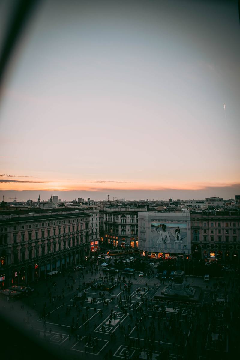 Ciudad al atardecer